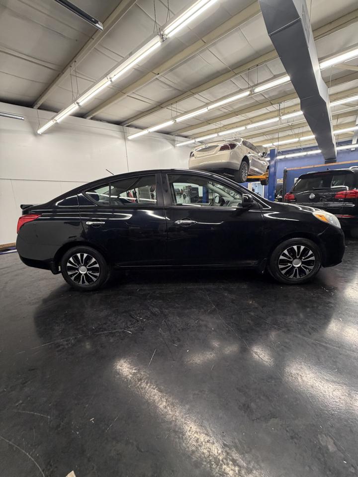 Nissan Versa 1.6 S 4A 2013