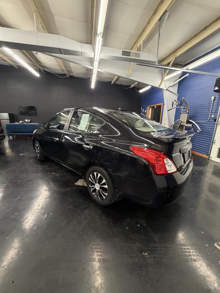 Nissan Versa 1.6 S 4A 2013