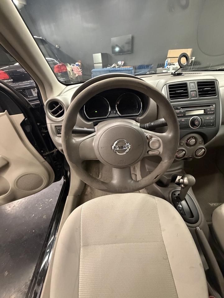 Nissan Versa 1.6 S 4A 2013