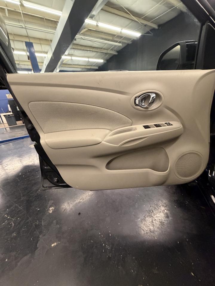 Nissan Versa 1.6 S 4A 2013