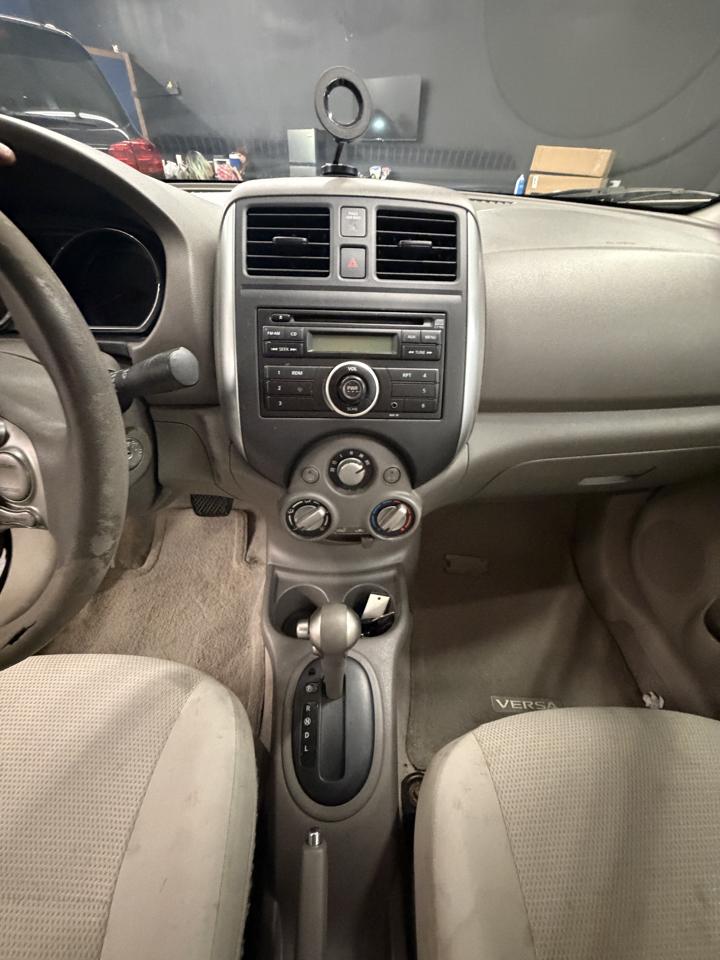 Nissan Versa 1.6 S 4A 2013