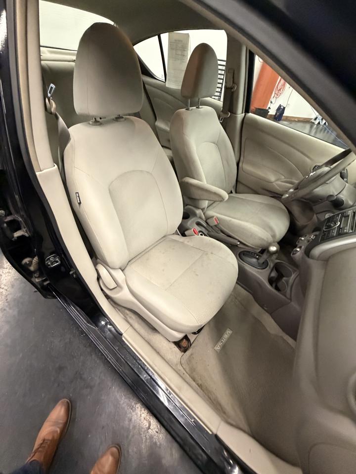 Nissan Versa 1.6 S 4A 2013