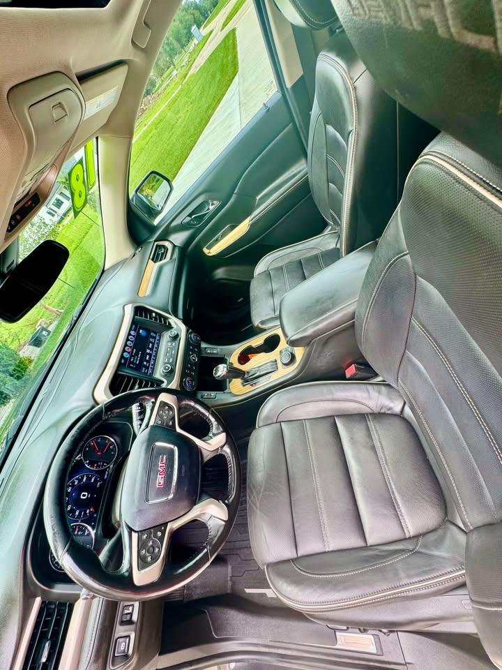 GMC Acadia Denali AWD 2018