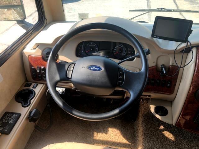 Thor Motor Coach Windsport  2011