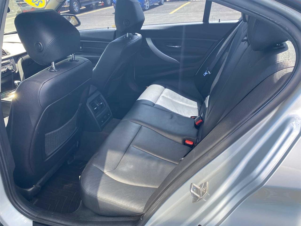 BMW 3-Series 328i xDrive Sedan 2013