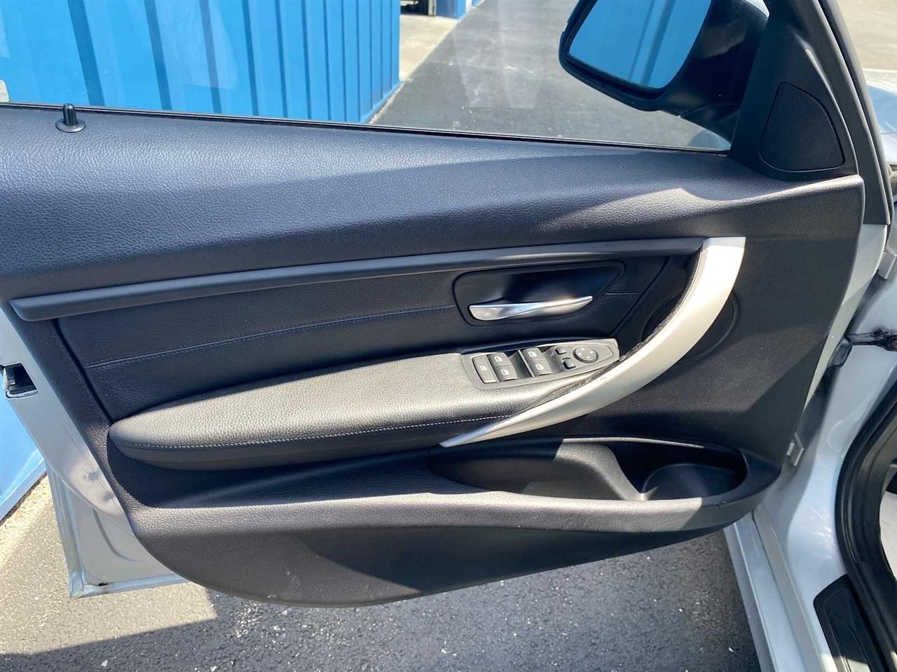 BMW 3-Series 328i xDrive Sedan 2013