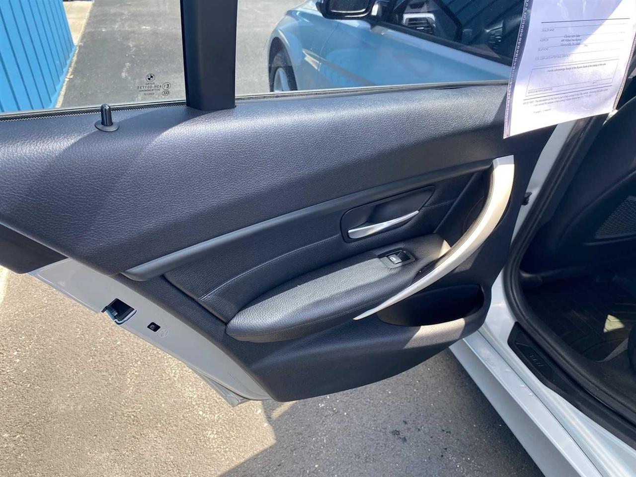 BMW 3-Series 328i xDrive Sedan 2013