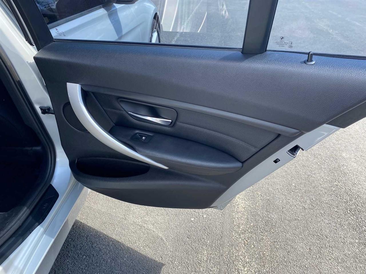 BMW 3-Series 328i xDrive Sedan 2013