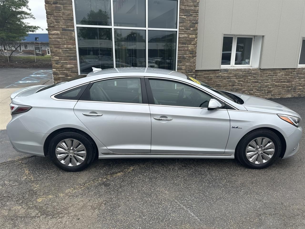 Hyundai Sonata Hybrid 4dr Sdn SE 2017