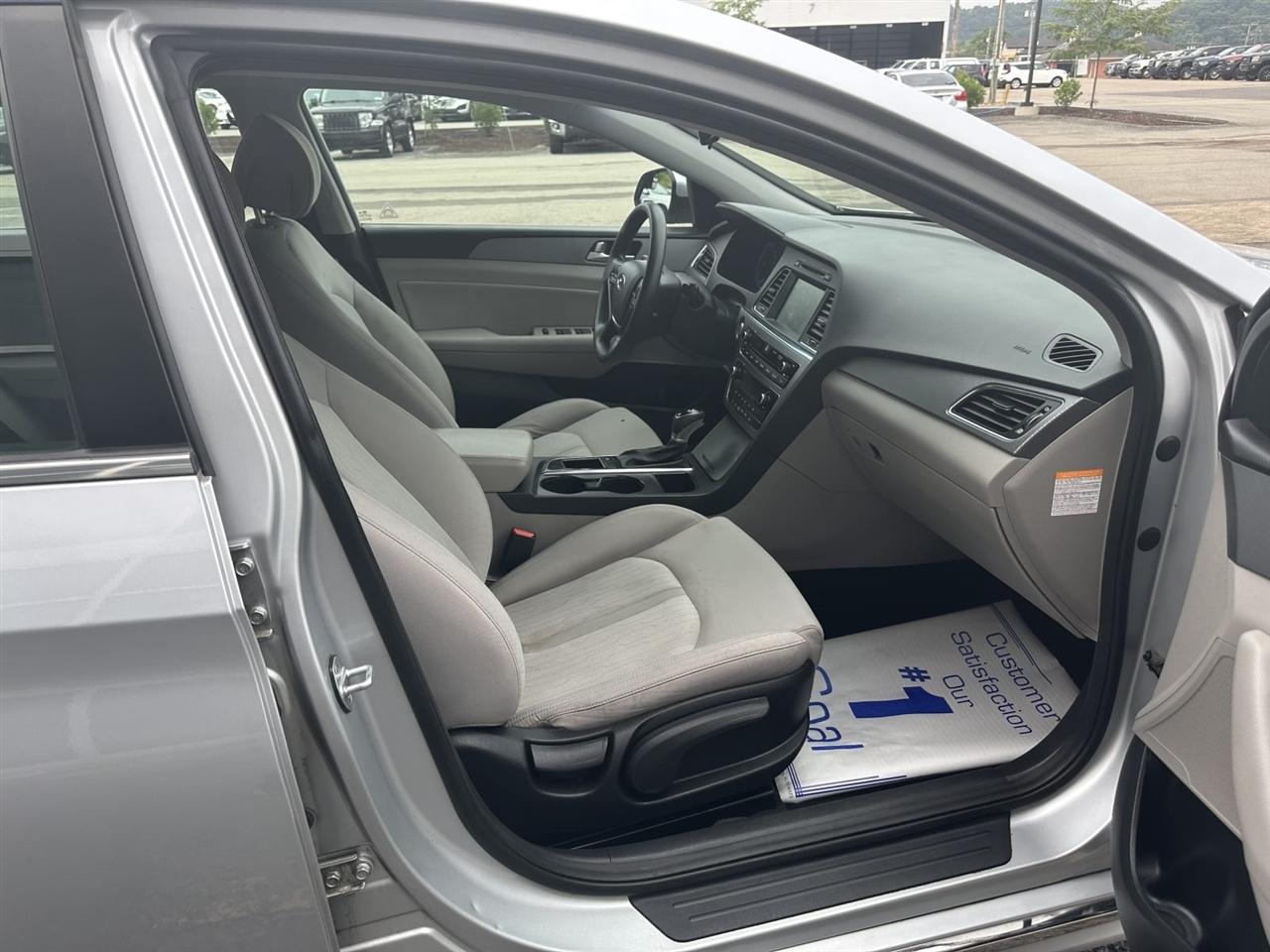 Hyundai Sonata Hybrid 4dr Sdn SE 2017