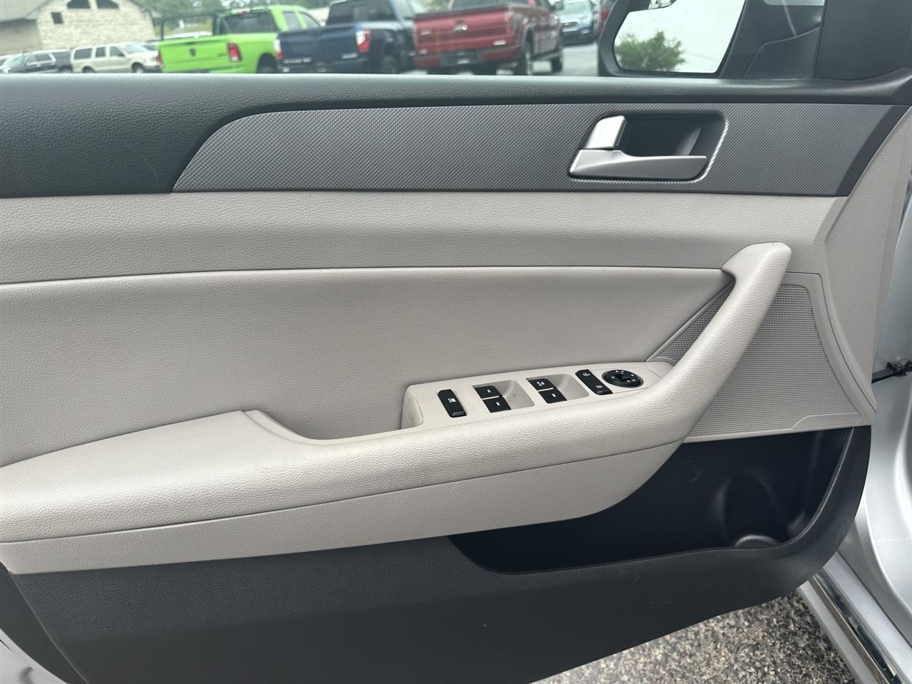 Hyundai Sonata Hybrid 4dr Sdn SE 2017