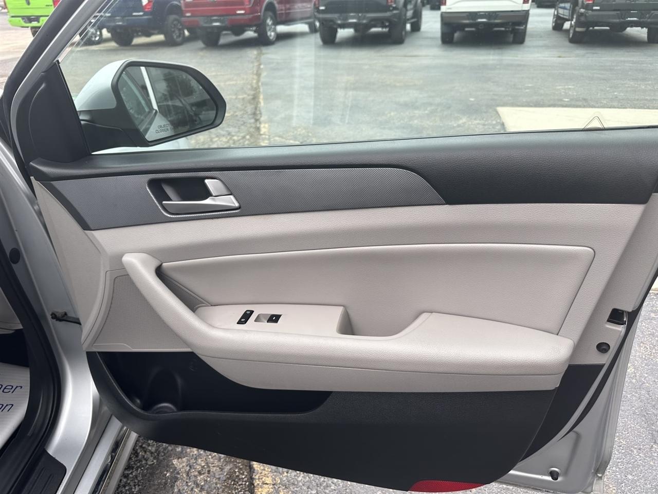 Hyundai Sonata Hybrid 4dr Sdn SE 2017