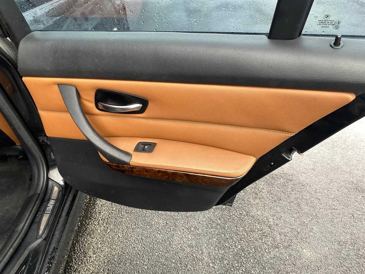 BMW 3-Series 328i xDrive SA 2011