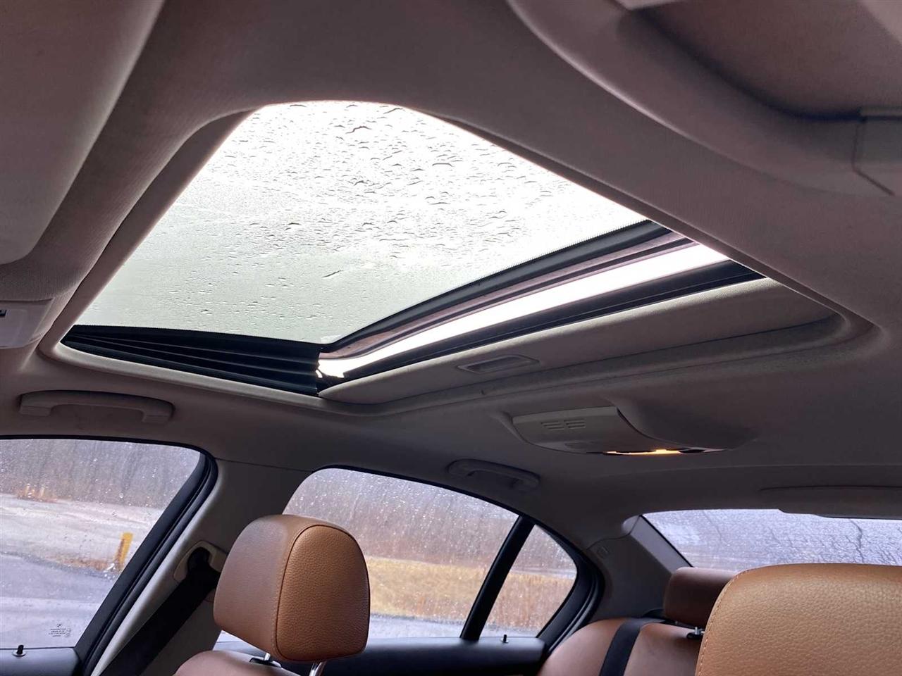 BMW 3-Series 328i xDrive SA 2011