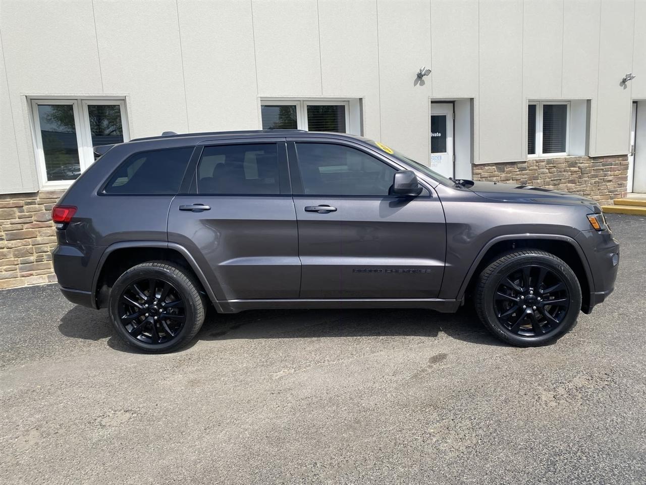 Jeep Grand Cherokee Laredo 4WD 2017