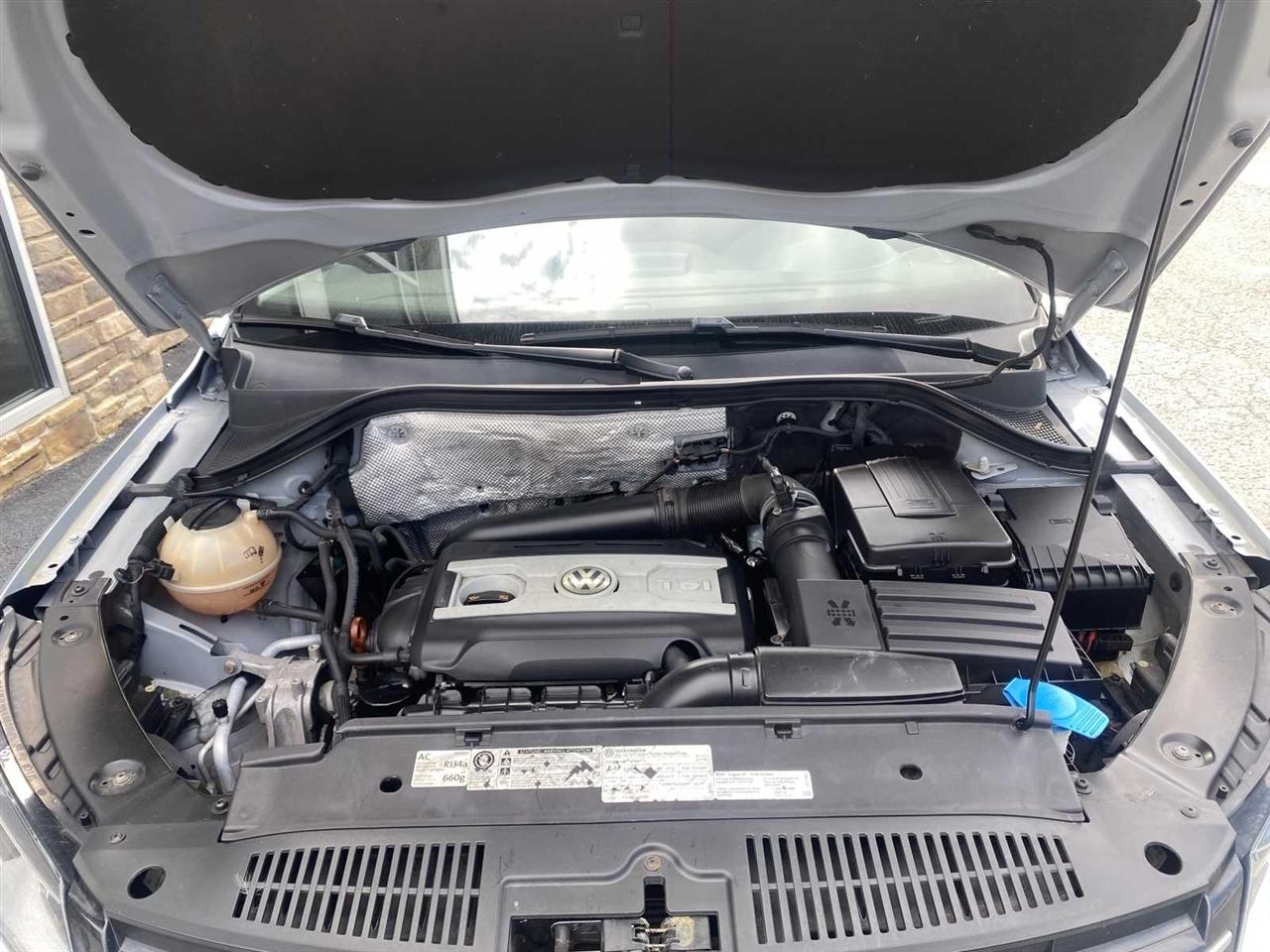 Volkswagen Tiguan SE 2012