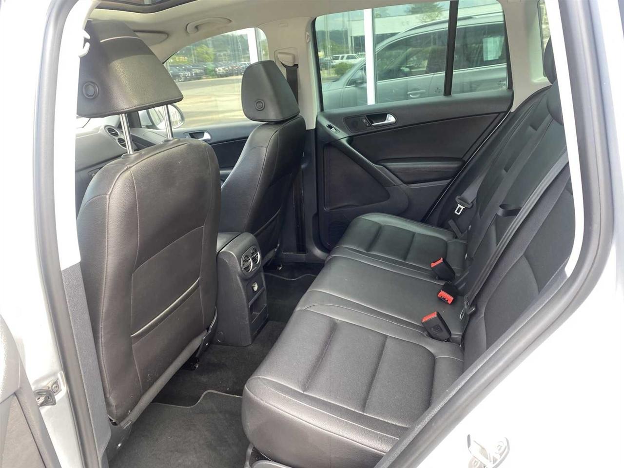 Volkswagen Tiguan SE 2012
