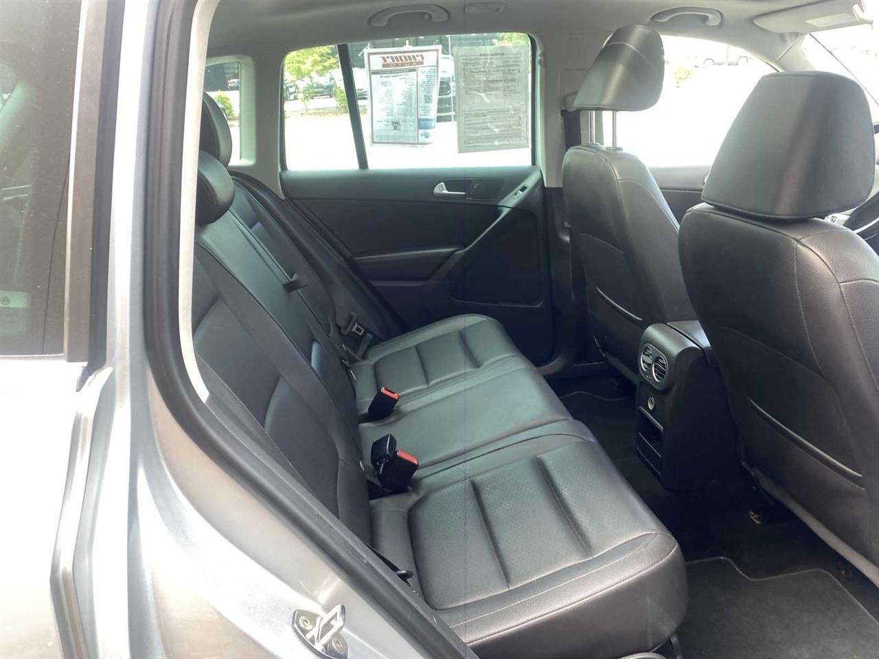 Volkswagen Tiguan SE 2012