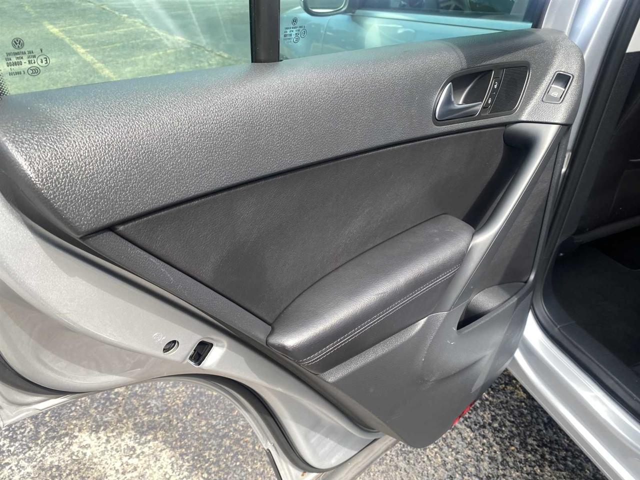 Volkswagen Tiguan SE 2012
