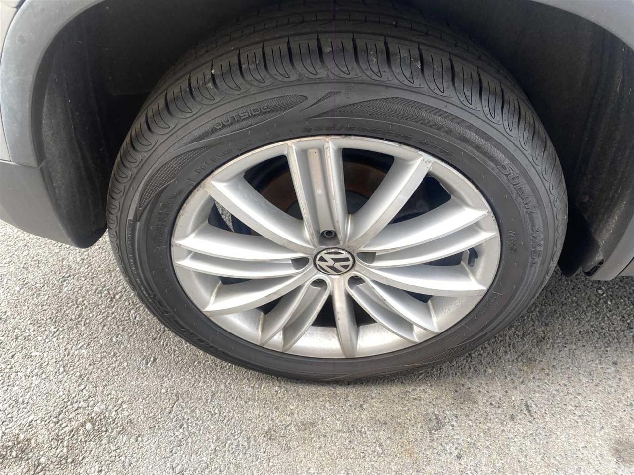 Volkswagen Tiguan SE 2012