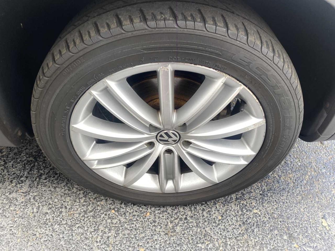 Volkswagen Tiguan SE 2012
