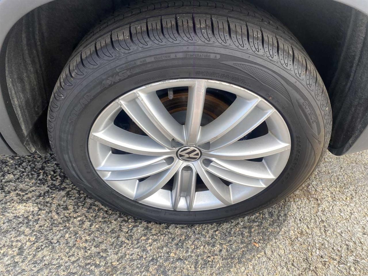 Volkswagen Tiguan SE 2012