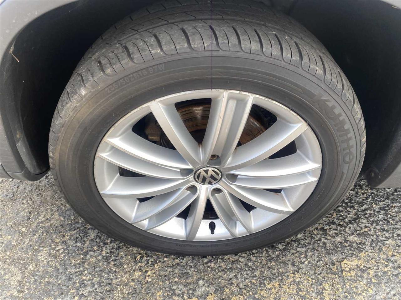 Volkswagen Tiguan SE 2012
