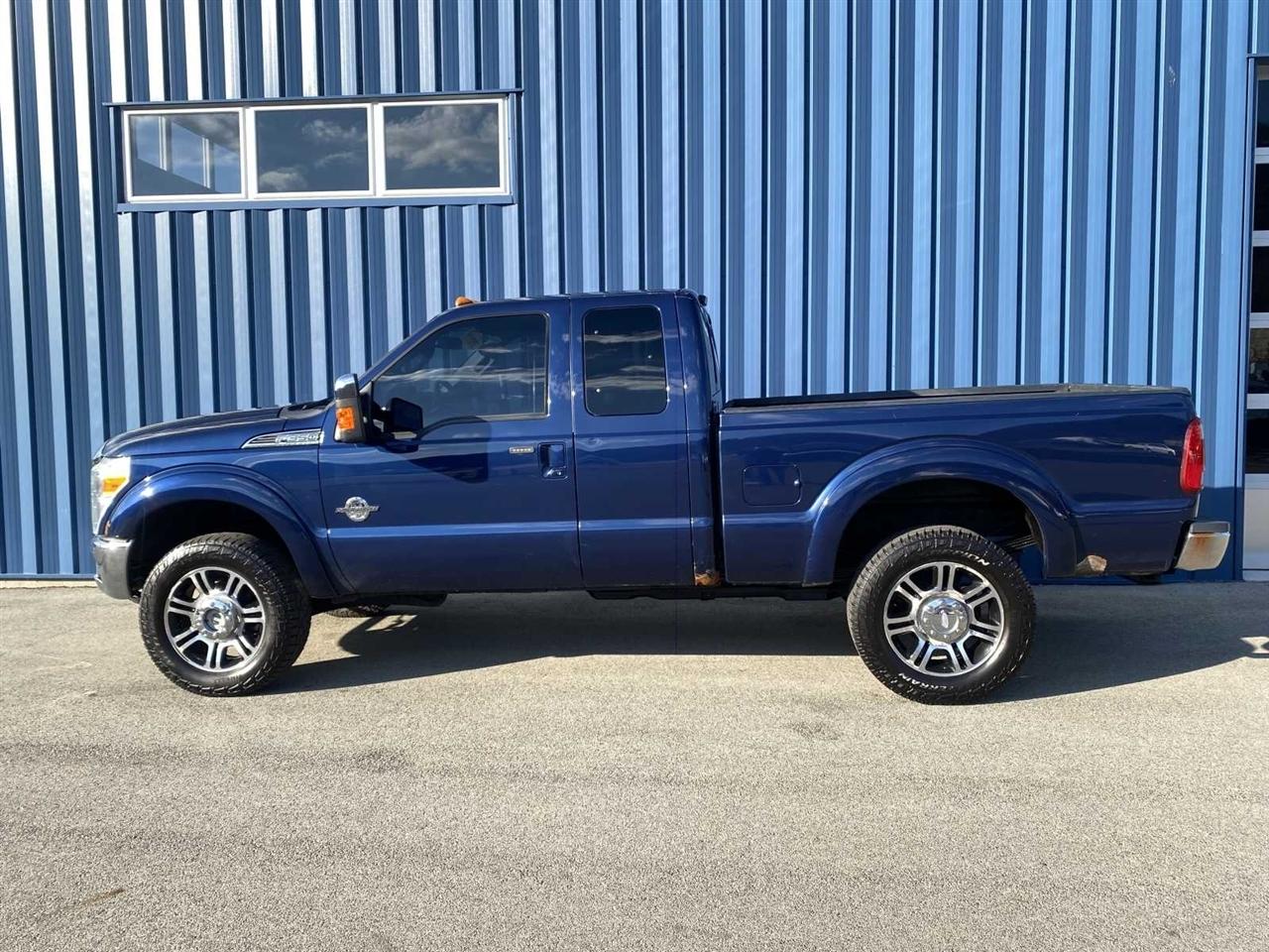 Ford F-350 SD Lariat SuperCab 4WD 2011