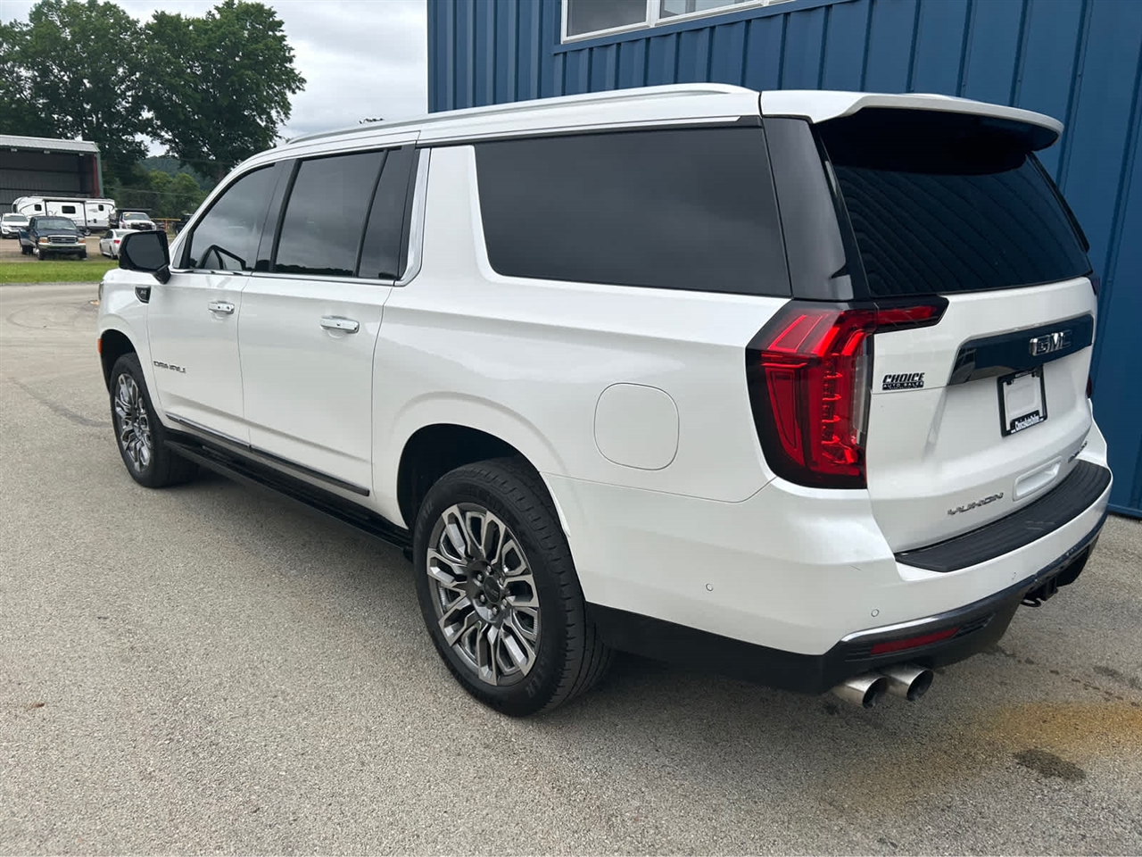GMC Yukon XL Denali Ultimate 4WD 2023
