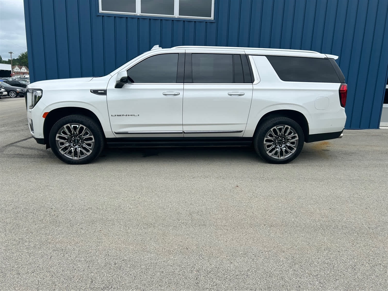 GMC Yukon XL Denali Ultimate 4WD 2023