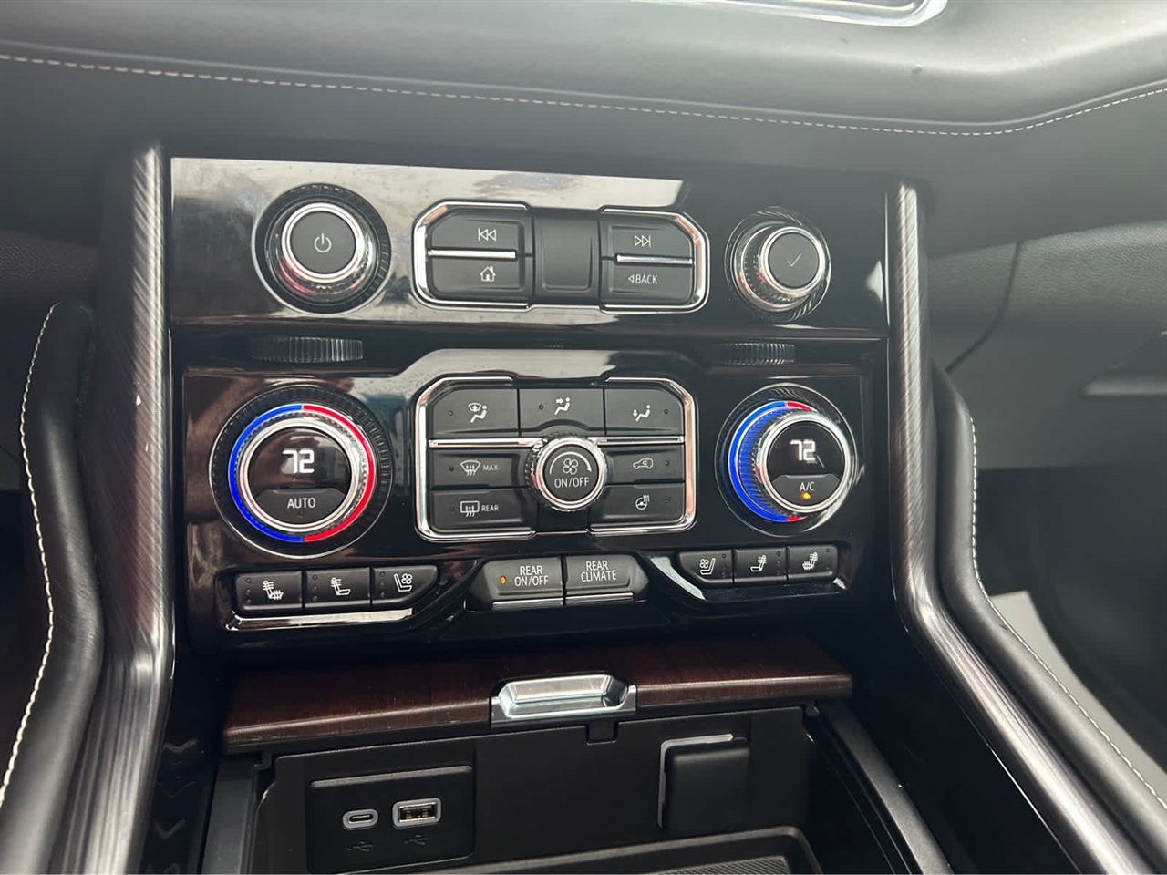 GMC Yukon XL Denali Ultimate 4WD 2023