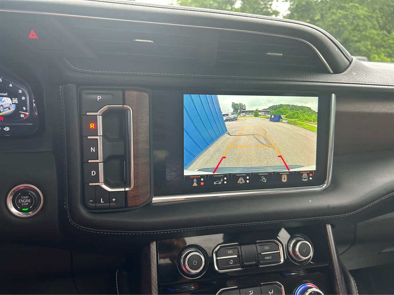 GMC Yukon XL Denali Ultimate 4WD 2023