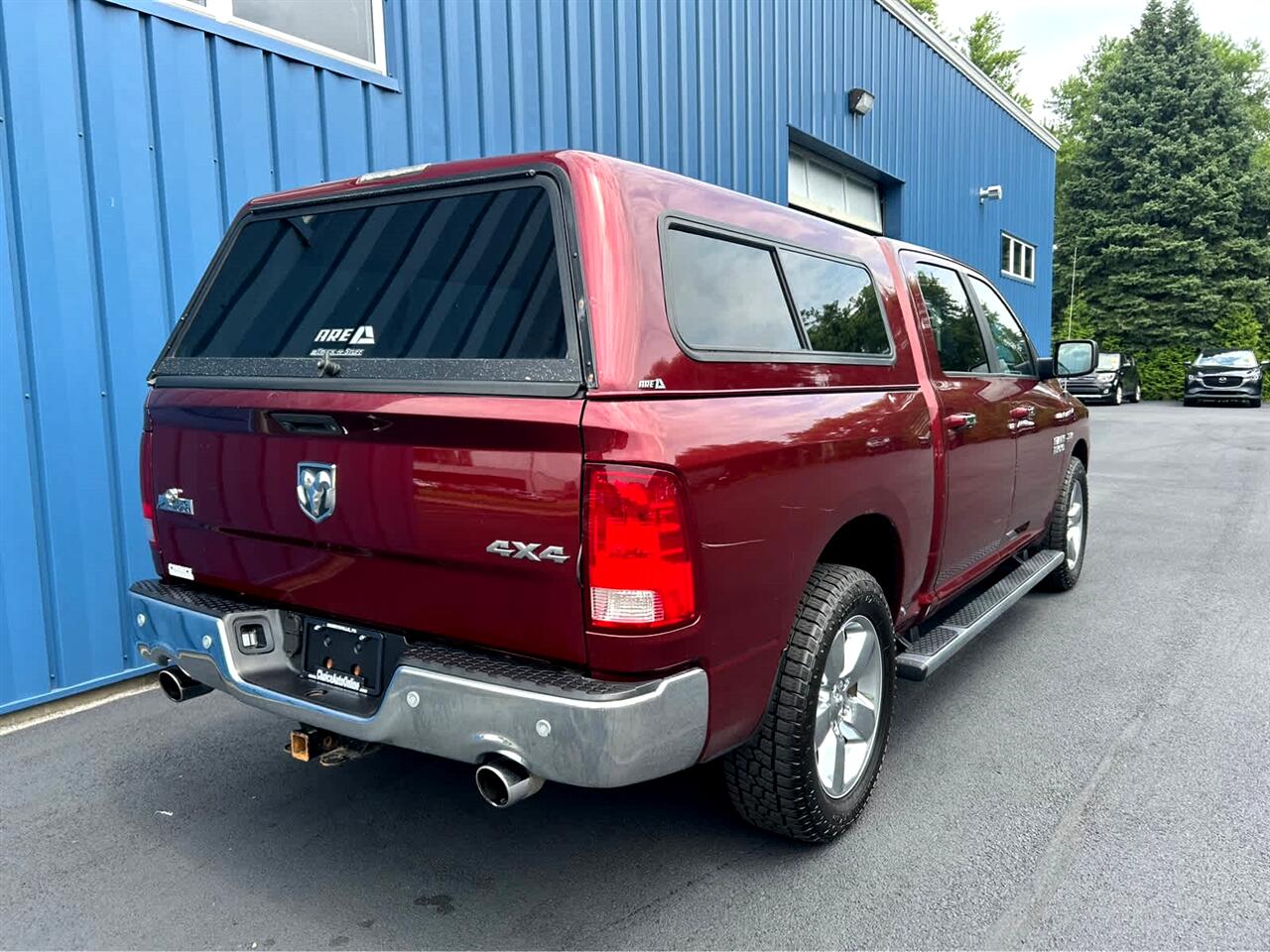 2017 Ram 1500 SLT photo 4