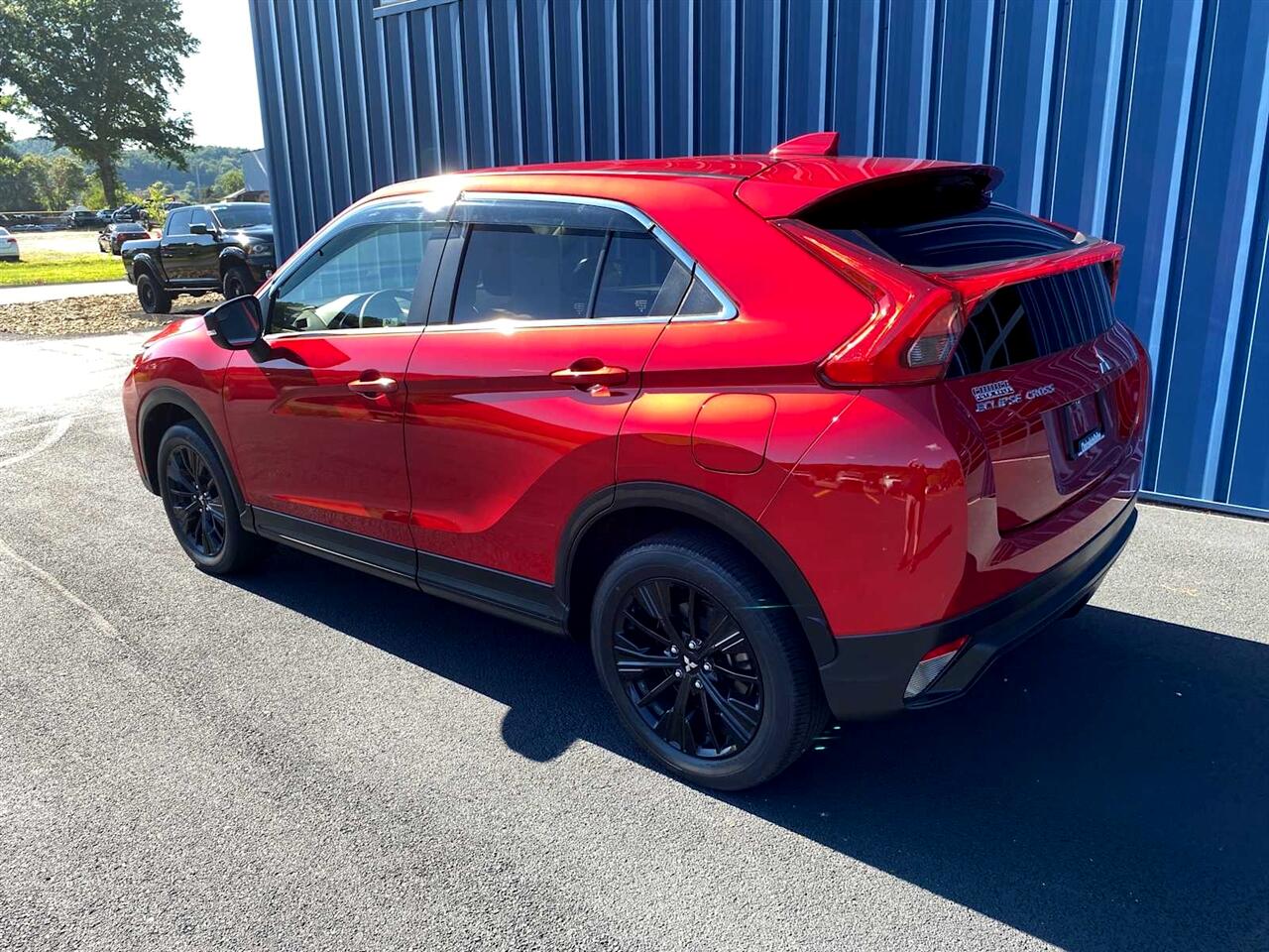 2020 Mitsubishi Eclipse Cross LE photo 2