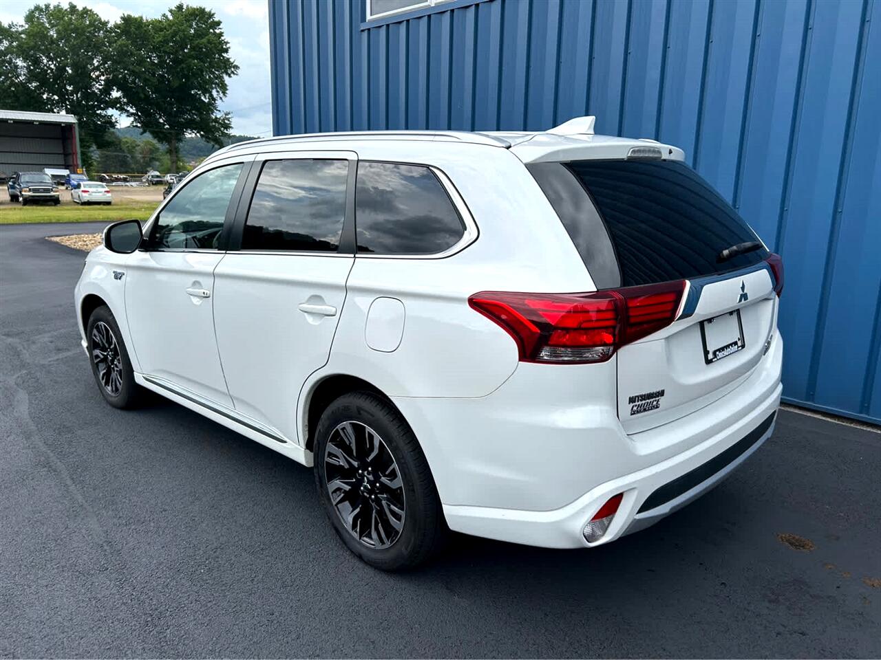 2018 Mitsubishi Outlander PHEV SEL photo 2