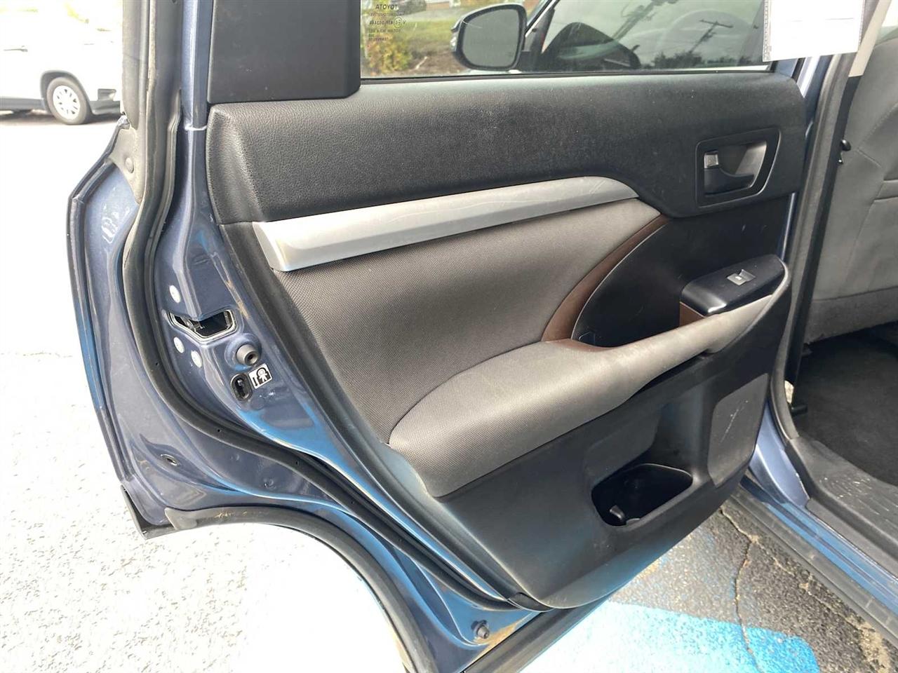 Toyota Highlander LE FWD I4 2018