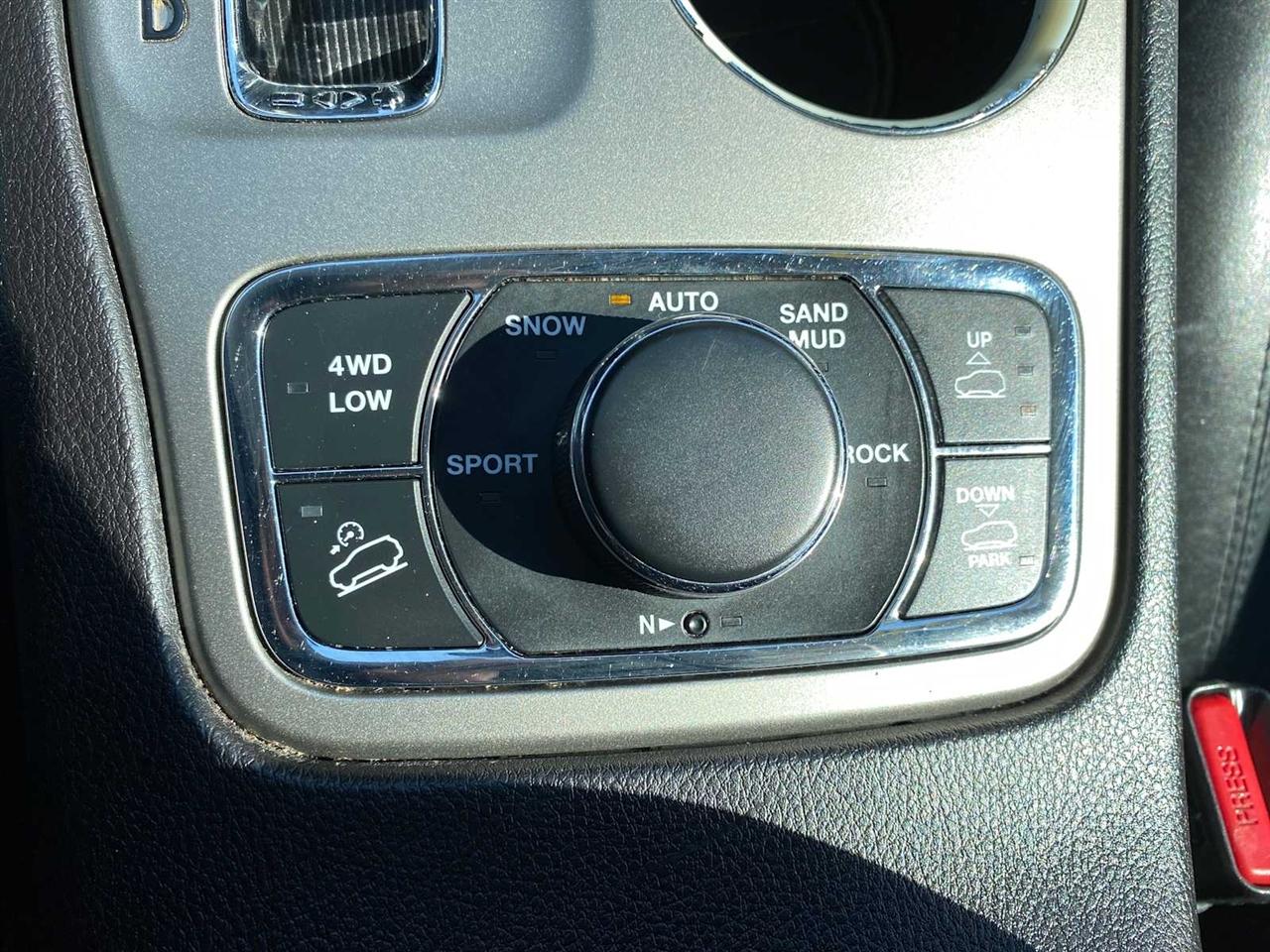 Jeep Grand Cherokee Overland 4WD 2012