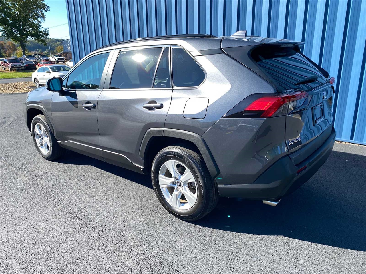 2021 Toyota RAV4 XLE photo 3