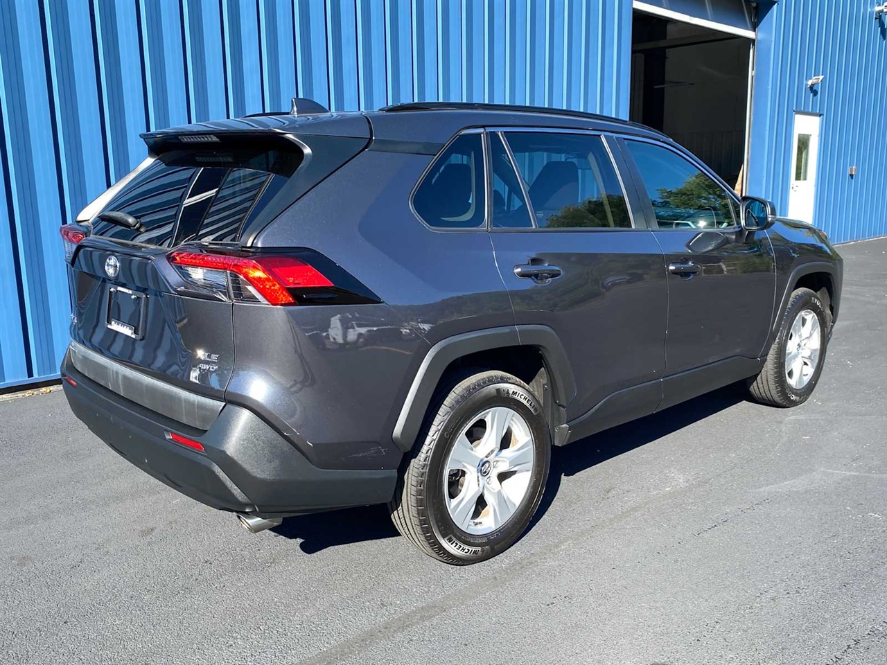 2021 Toyota RAV4 XLE photo 4