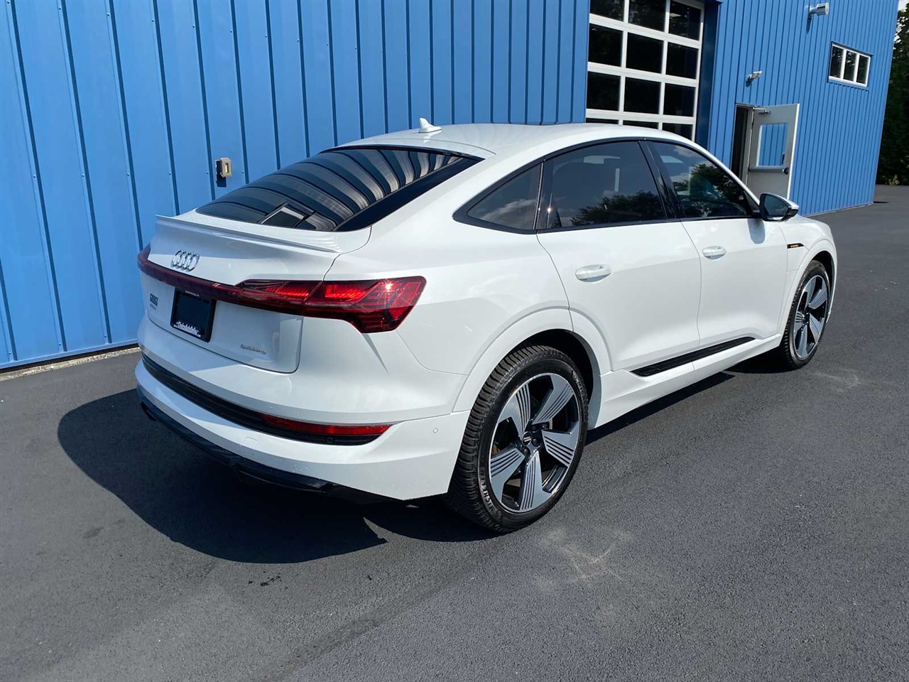 2021 Audi e-tron Sportback Prestige photo 2