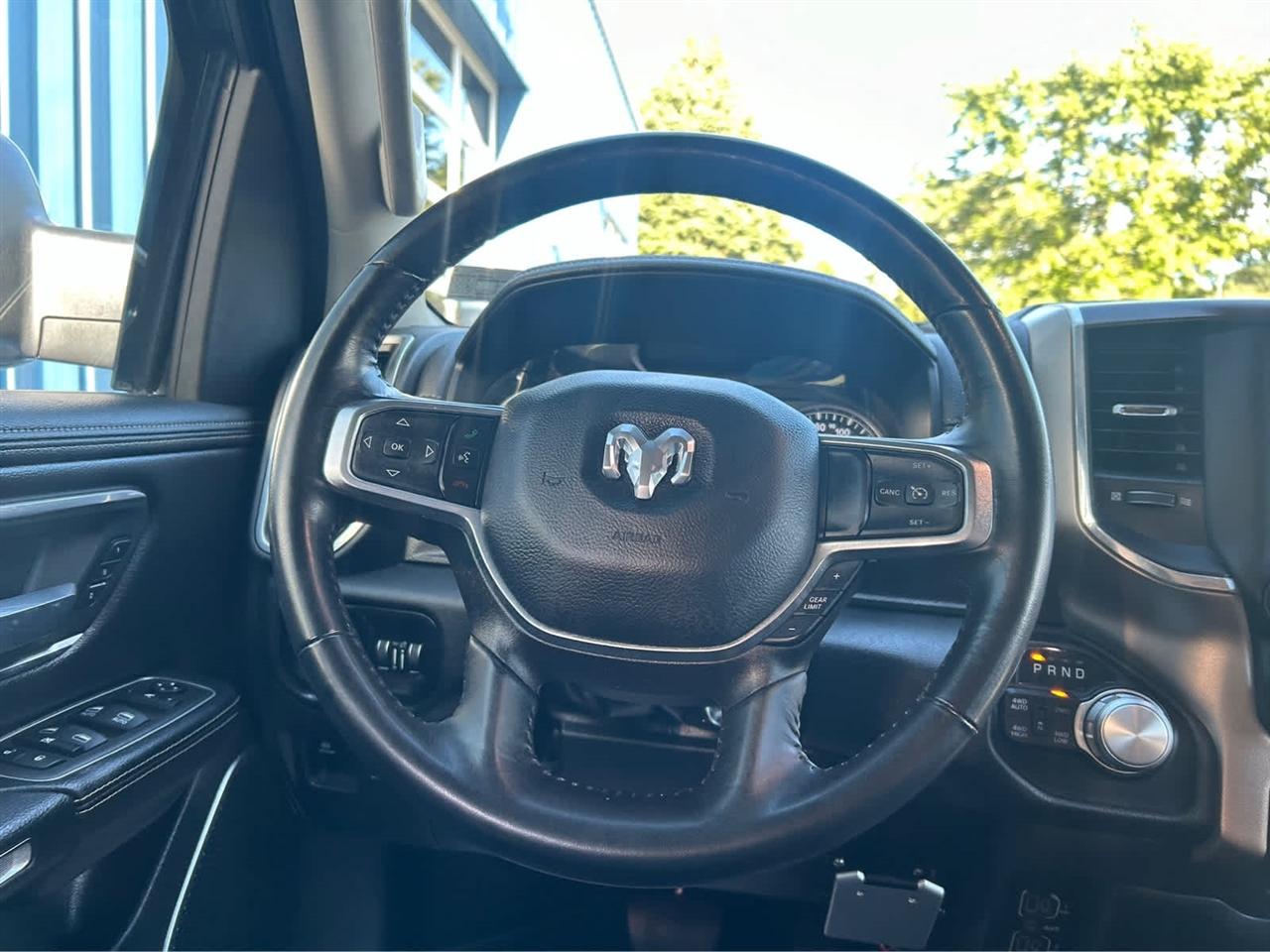 RAM 1500 Laramie Crew Cab SWB 4WD 2022