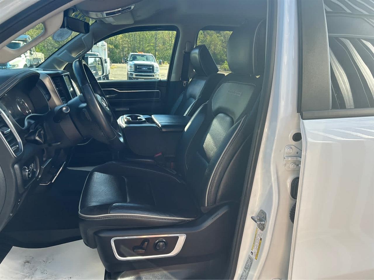 RAM 1500 Laramie Crew Cab SWB 4WD 2022