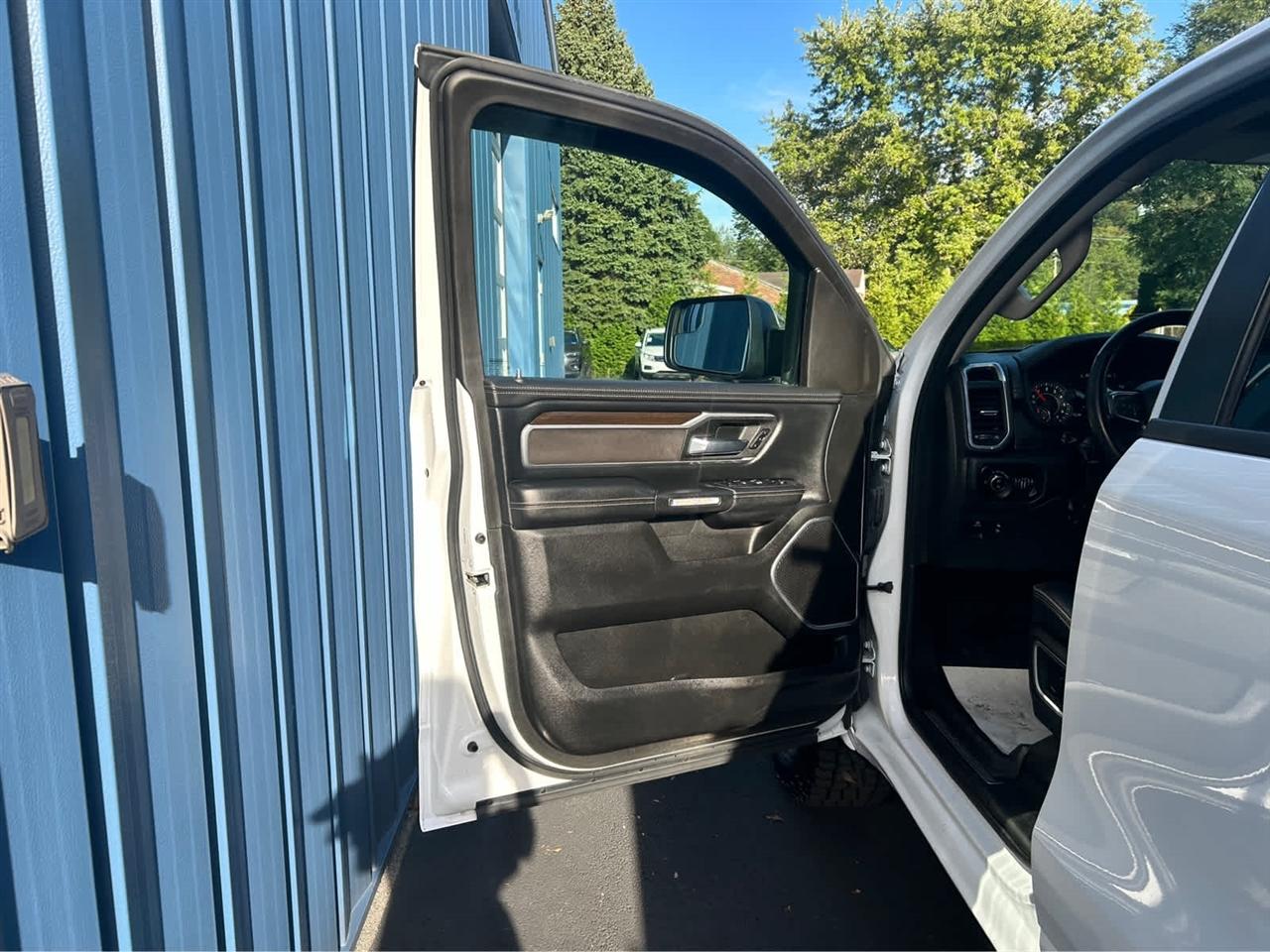 RAM 1500 Laramie Crew Cab SWB 4WD 2022