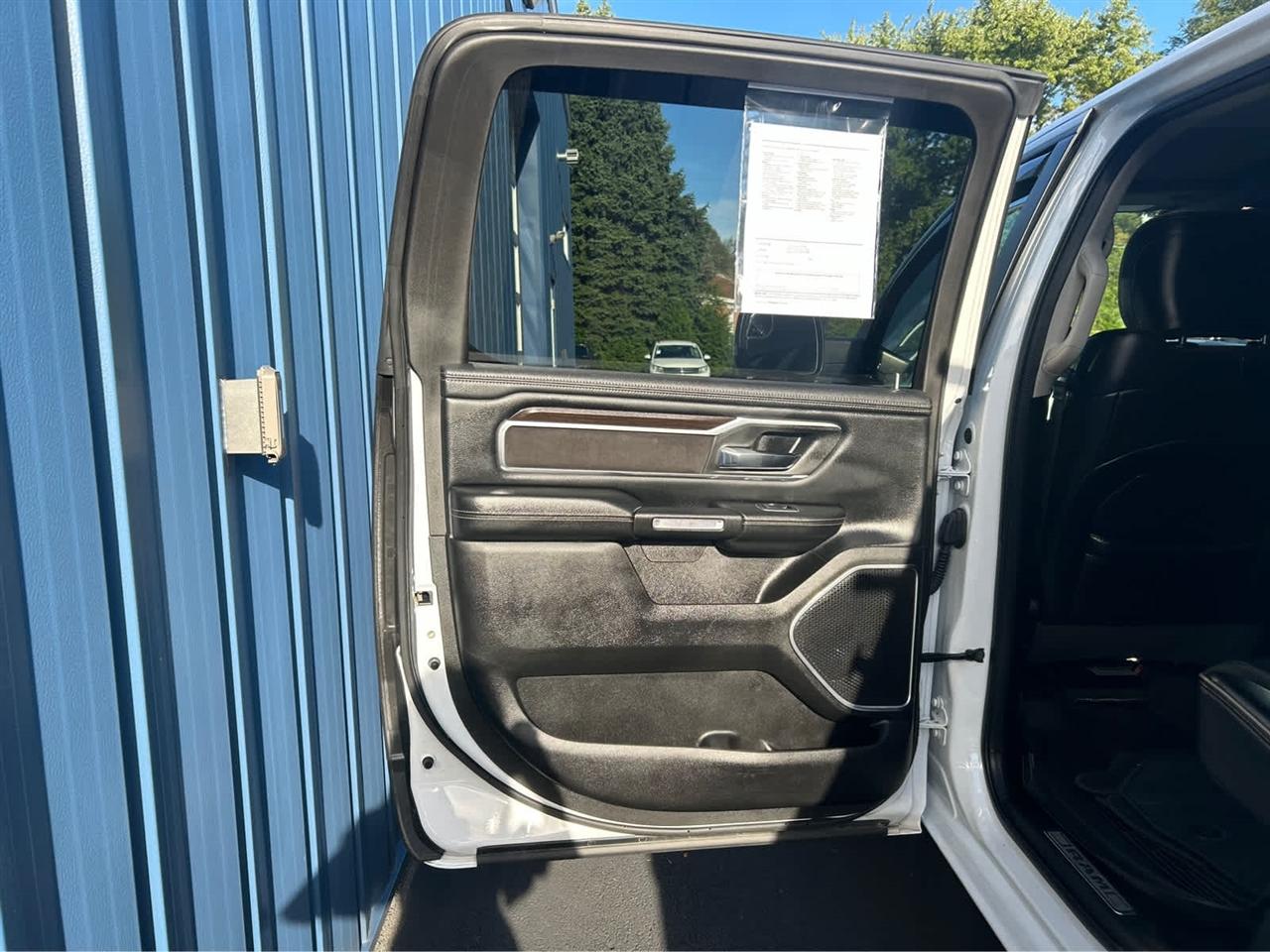 RAM 1500 Laramie Crew Cab SWB 4WD 2022