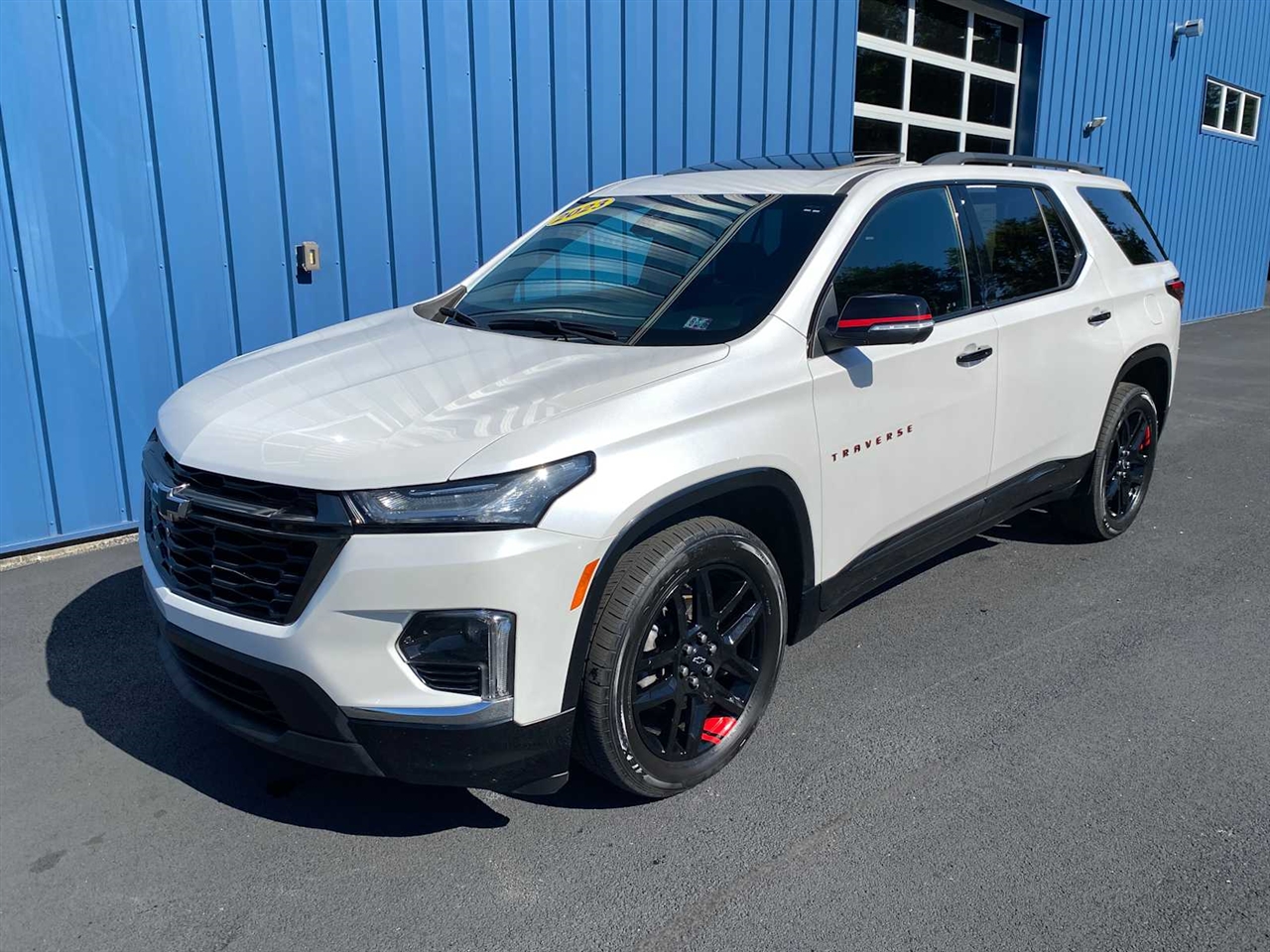 2023 Chevrolet Traverse Premier photo 2