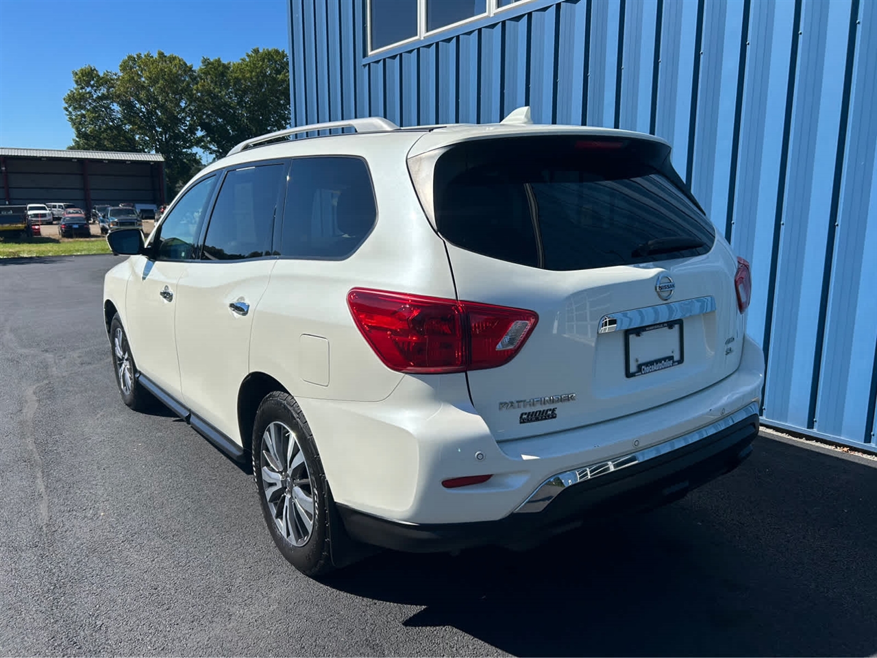 2019 Nissan Pathfinder 4x4 SL photo 2