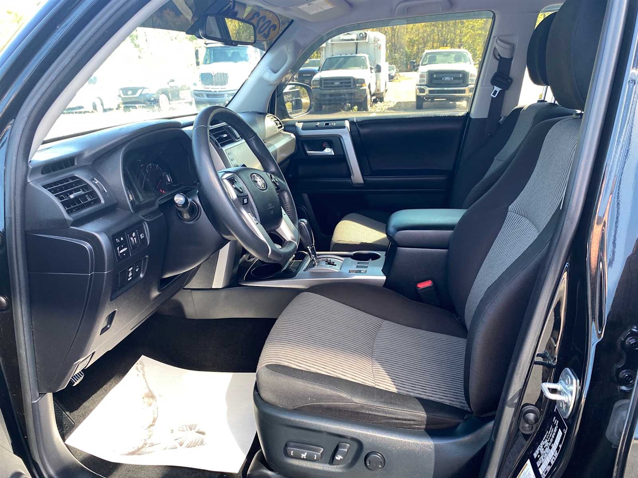 2023 Toyota 4Runner SR5 4WD photo 9
