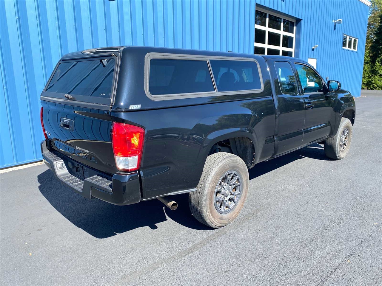 2016 Toyota Tacoma SR Access Cab 4x4 photo 2