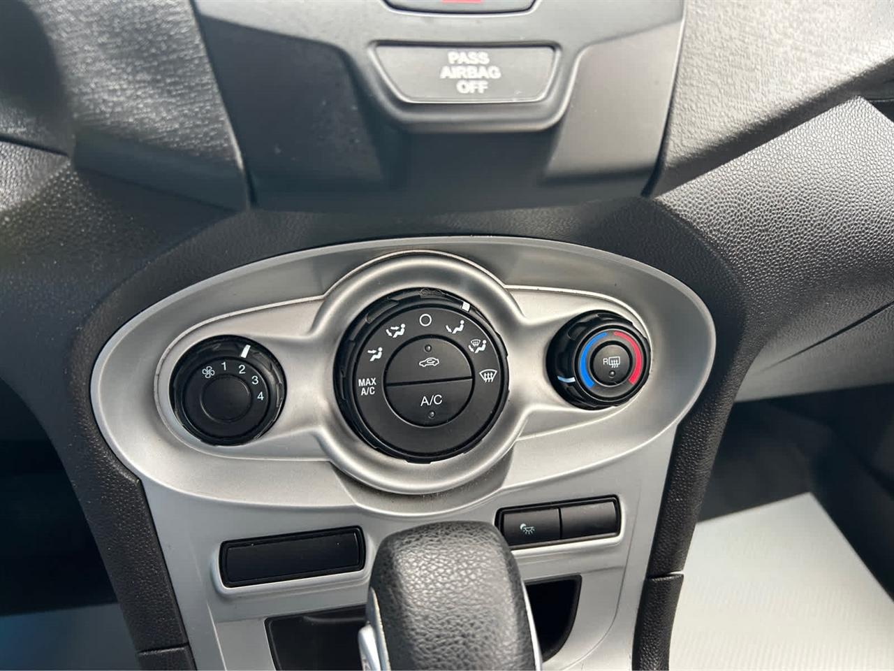 Ford Fiesta SE Hatchback 2014