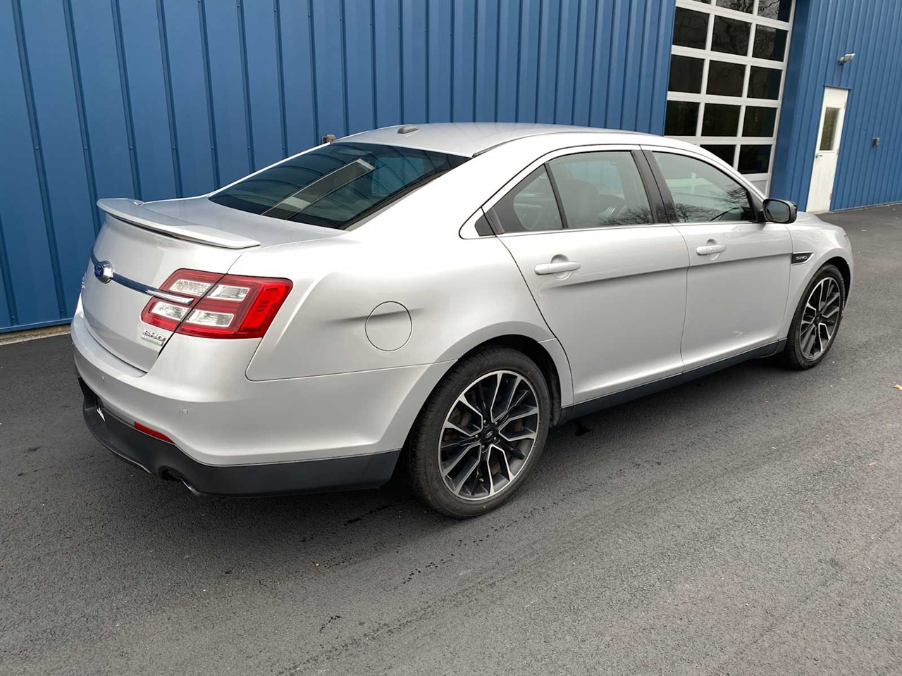 2018 Ford Taurus SHO photo 4